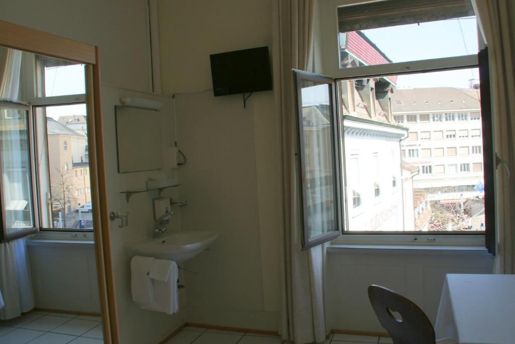 Stadthof Budget Hotel Basel City Center Quarto foto